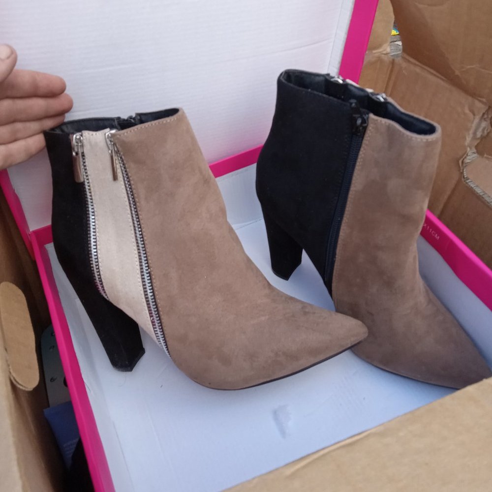 Women heal boots